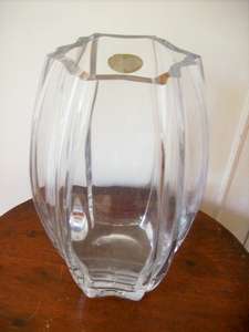 ITALIAN GLASS VASE.  A VERY BEAUTIFUL ITEM.