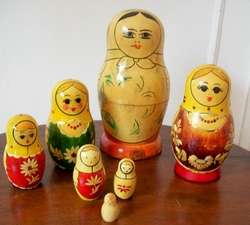SET OF BEAUTIFUL RUSSIAN DOLLS.