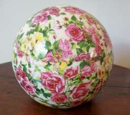 ROUND BALL ORNAMENT DECORATED WITH ROSES.