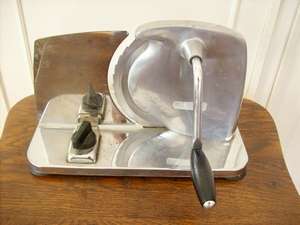 BREAD/MEAT SLICER. PINEWARE.