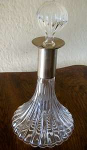 GLASS DECANTER. BEAUTIFUL ITEM