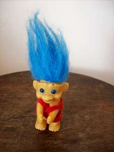 TROLL.