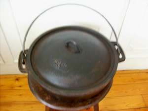 CAST IRON FLAT POT