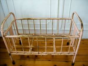 VINTAGE  DOLLS COT
