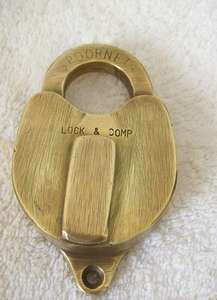BRASS LOCK.  SPOORNET