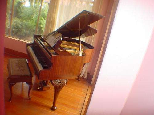 ABSOLUTE GIVE-AWAY : 1954 KEMBLE BABY GRAND PIANO