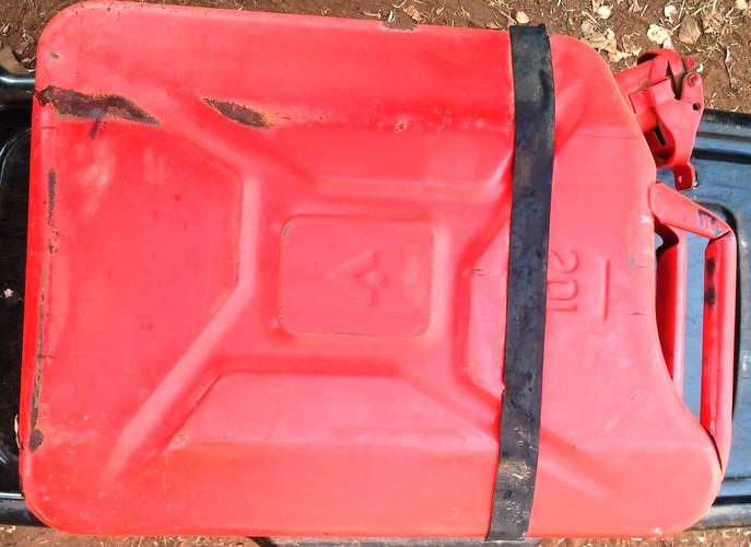 Steel Red Jerry Fuel Cans with Safety Pin on Lid
