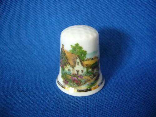 Bone China Thimble - Gt. Yarmouth (Norfolk Royal)