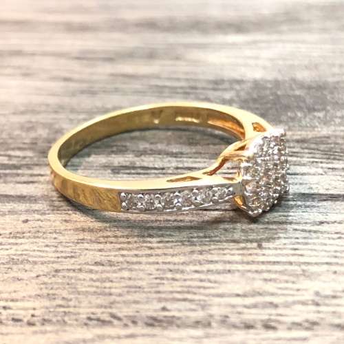 Beautiful 18ct Yellow Gold Diamond Ring