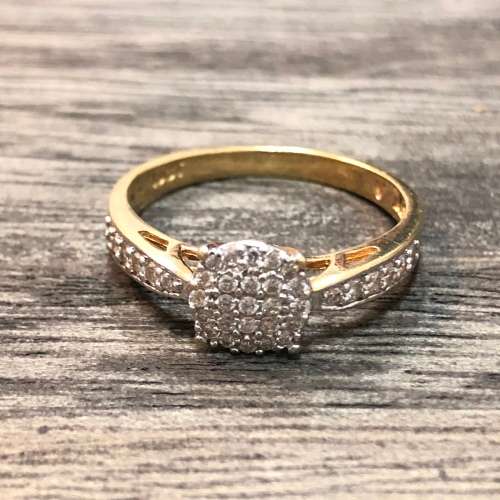 Beautiful 18ct Yellow Gold Diamond Ring