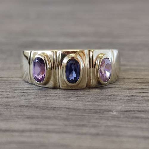 Gorgeous 3 Stone Gold Ring
