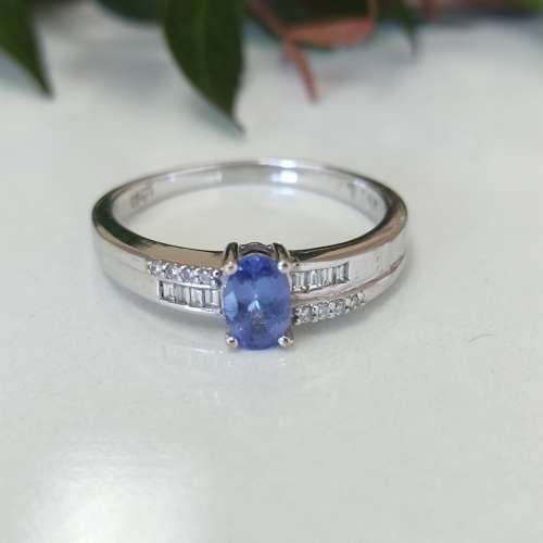 18ct White Gold Blue Apatite and Diamond Ring #cc016