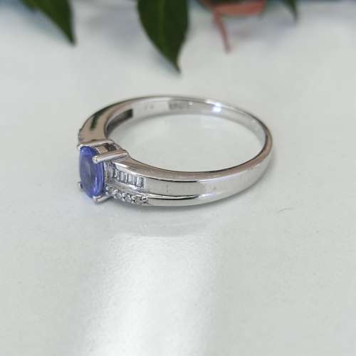 18ct White Gold Blue Apatite and Diamond Ring #cc016