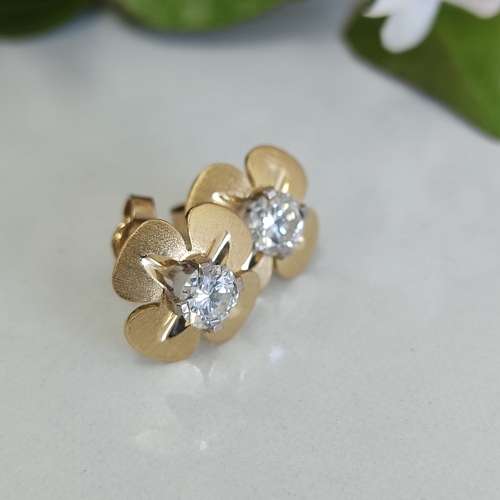 Unique Diamond Earrings on Promotion! Don't miss out!