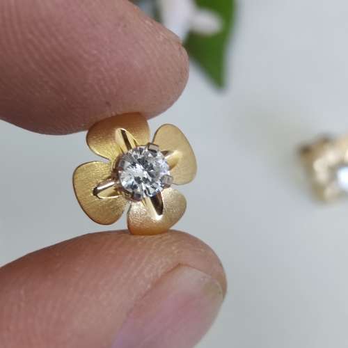Unique Diamond Earrings on Promotion! Don't miss out!