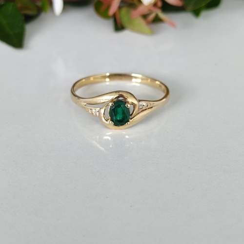 Yellow Gold and Oval Peridot Ring #1067