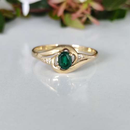 Yellow Gold and Oval Peridot Ring #1067