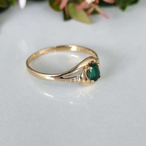 Yellow Gold and Oval Peridot Ring #1067