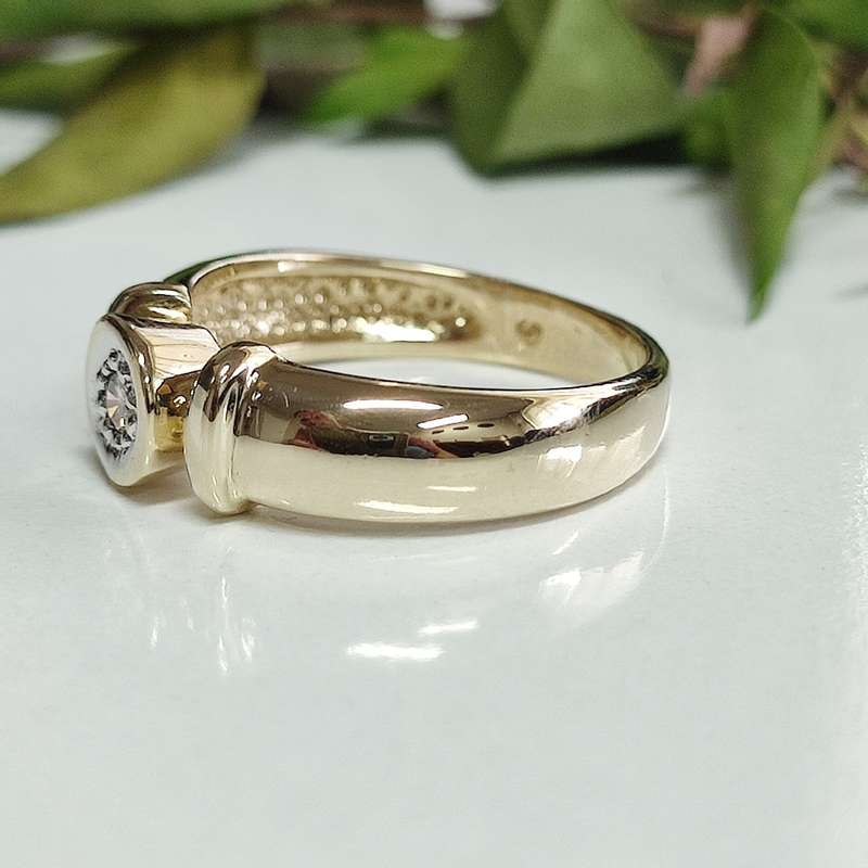 9kt Gold & Diamond Ring #1147