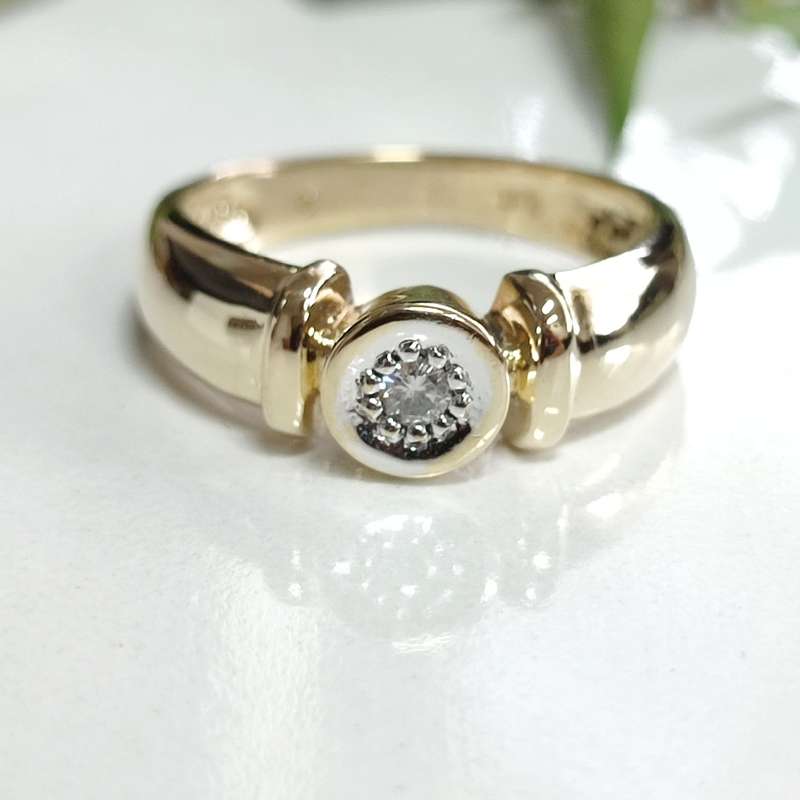 9kt Gold & Diamond Ring #1147