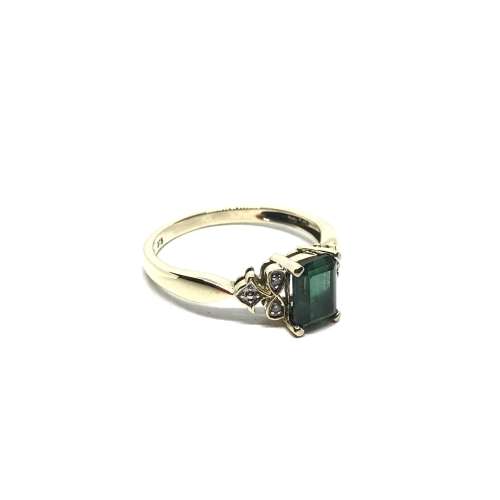 Stunning 9ct Yellow Gold Emerald & Diamond Ring