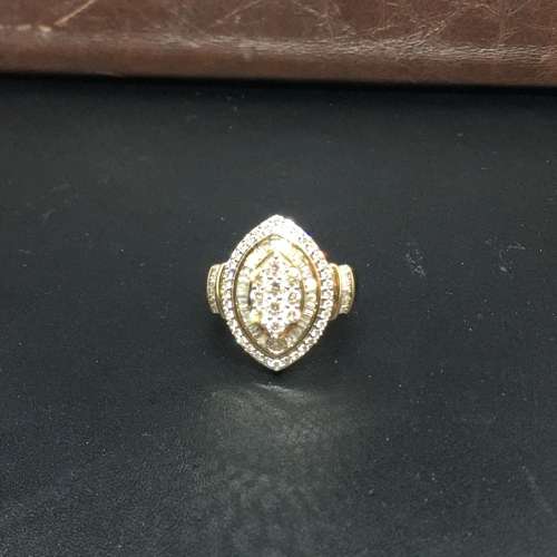 Gorgeous 9ct Yellow Gold Ladies Diamond Ring