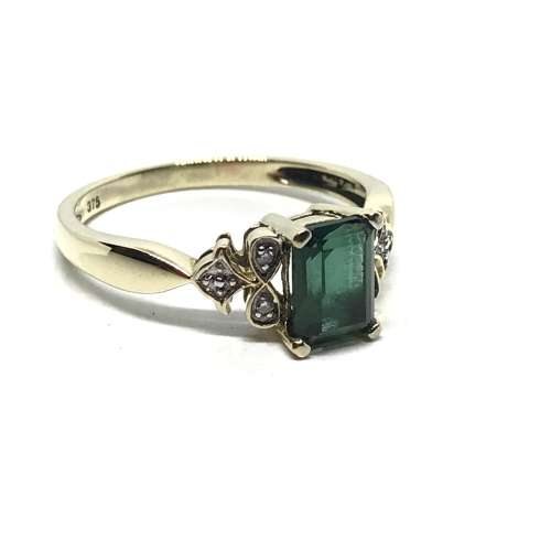 Stunning 9ct Yellow Gold Emerald & Diamond Ring