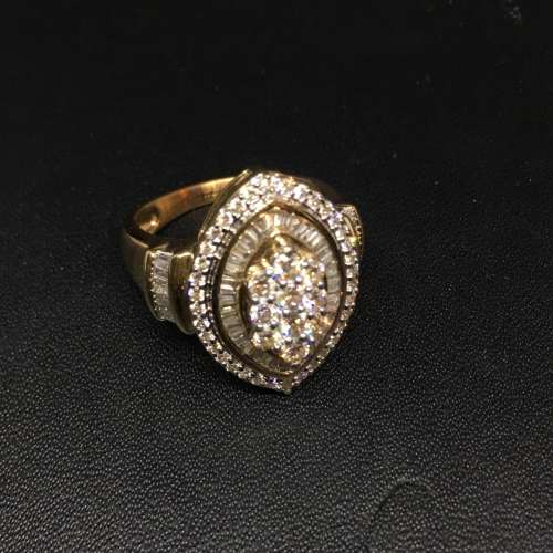 Gorgeous 9ct Yellow Gold Ladies Diamond Ring
