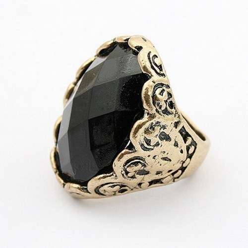 BIG CLASSIC VINTAGE RETRO RING WITH BIG BLACK CRYSTAL- SIZE 7