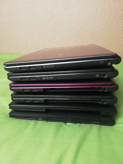 LOT ~ MIXED LAPTOP COVERS AND BATTERIES