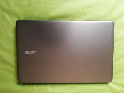 LOT ~ MIXED LAPTOP COVERS AND BATTERIES