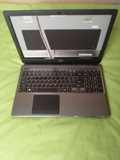 LOT ~ MIXED LAPTOP COVERS AND BATTERIES