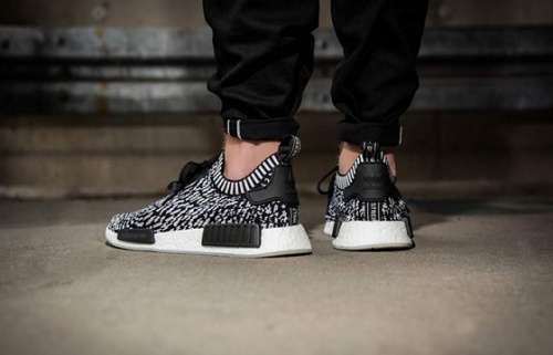 Nmd r1 zebra primeknit online