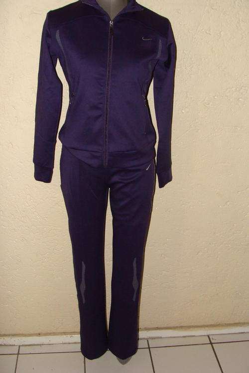 Ladies Winter Authentic Nike Track Suit Large