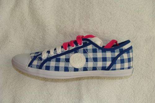Authentic Ladies Levi's Navy Gingham UK 5