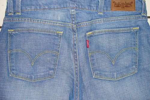Authentic Ladies Levi's Flare Cut 30W 32L