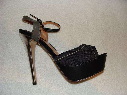 Original Ladies Levi's Destiny Black Denim - UK 6 (SA 6)
