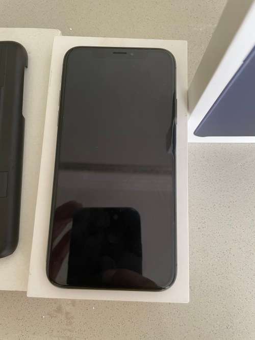 ## iPhone X64 GB - Space Grey## - condition 9/10 with 3 x apple leather cases + 2 x mont blanc cases
