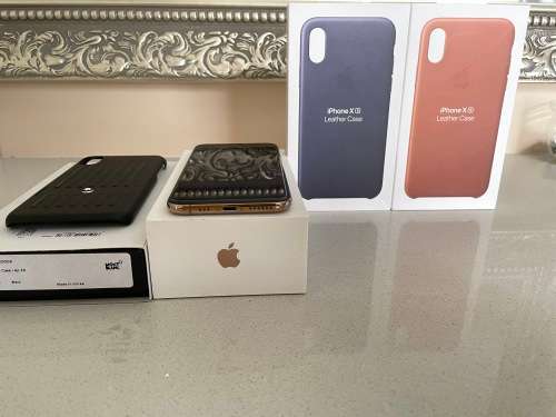## iPhone X64 GB - Space Grey## - condition 9/10 with 3 x apple leather cases + 2 x mont blanc cases