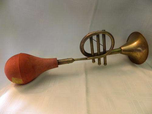 Mint condition - Antique Brass Horn - Still Working