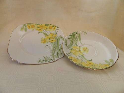 Royal Standard "Daffodils" Side plate and saucer - Mint condition.