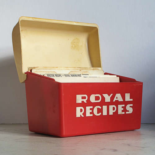 VINTAGE RETRO ROYAL RECIPES BOX