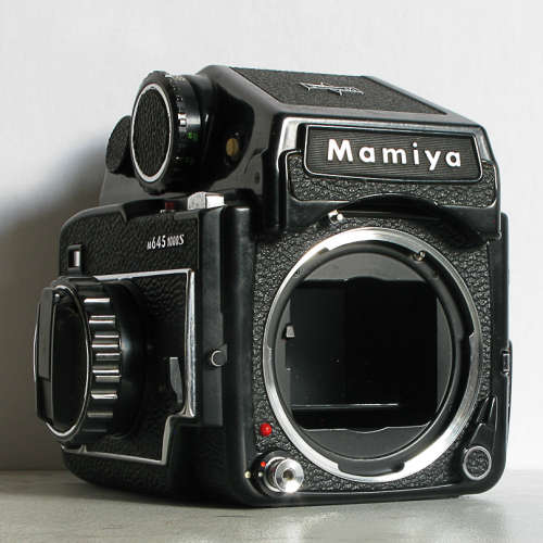 MAMIYA 645 1000S CAMERA WITH METERING PRISM