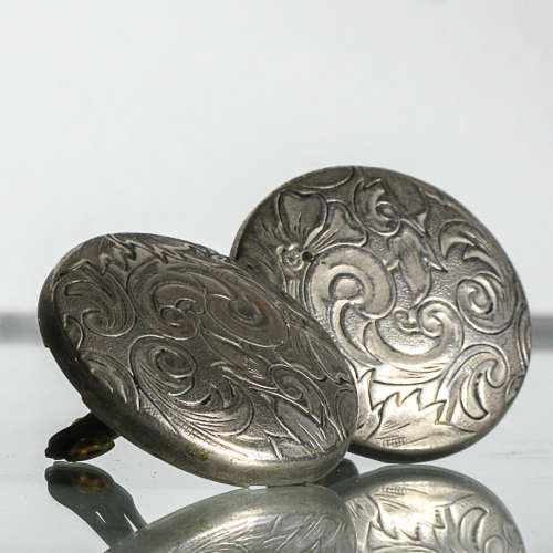 VINTAGE CLIP ON EARRINGS