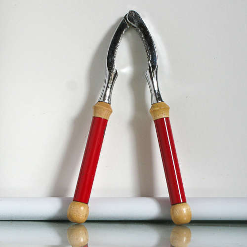 RETRO NUT CRACKER