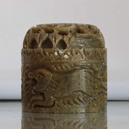 VINTAGE ORIENTAL CARVED TRINKET. ASSUMABLY JADE