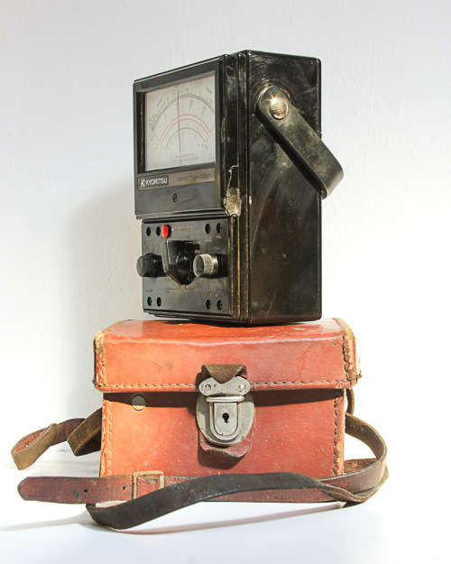 VINTAGE  BAKELITE KYORITSU K-1200P MULTIMETER WITH LEATHER CASE