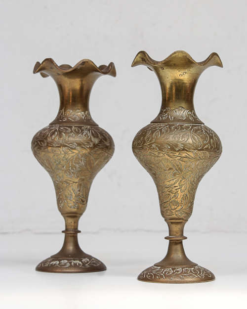2 VINTAGE INDIAN BRASS VASES, ENGRAVED FLORAL DESIGN, 1 LOT