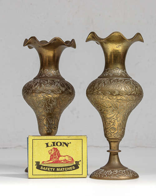 2 VINTAGE INDIAN BRASS VASES, ENGRAVED FLORAL DESIGN, 1 LOT