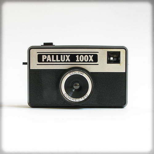 VINTAGE PALLUX 100X PLASTIC CAMERA x1
